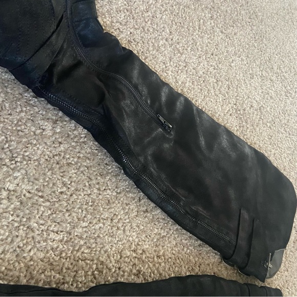 Over the knee boot - Picture 7 of 8